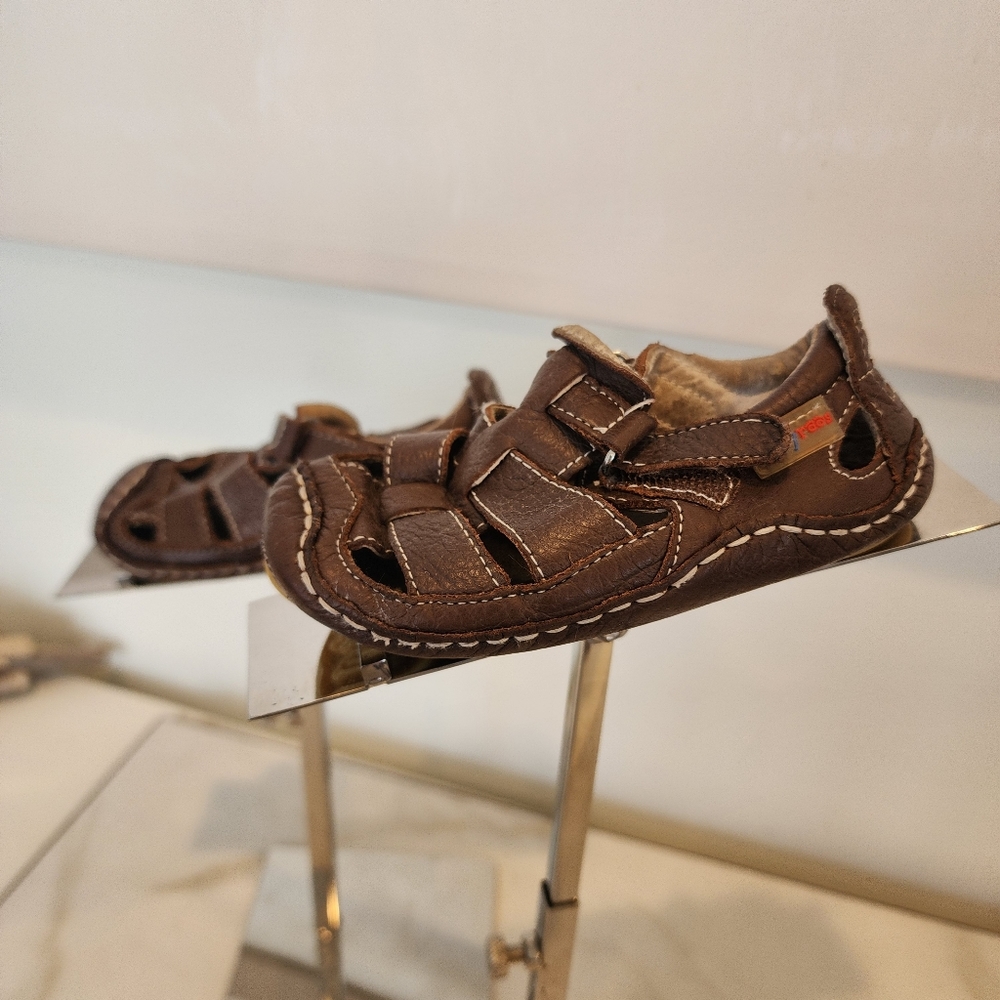 RILEY ROOS,  BABY BOYS WALKER LEATHER STRAPPY SANDALS size M 💙❤️